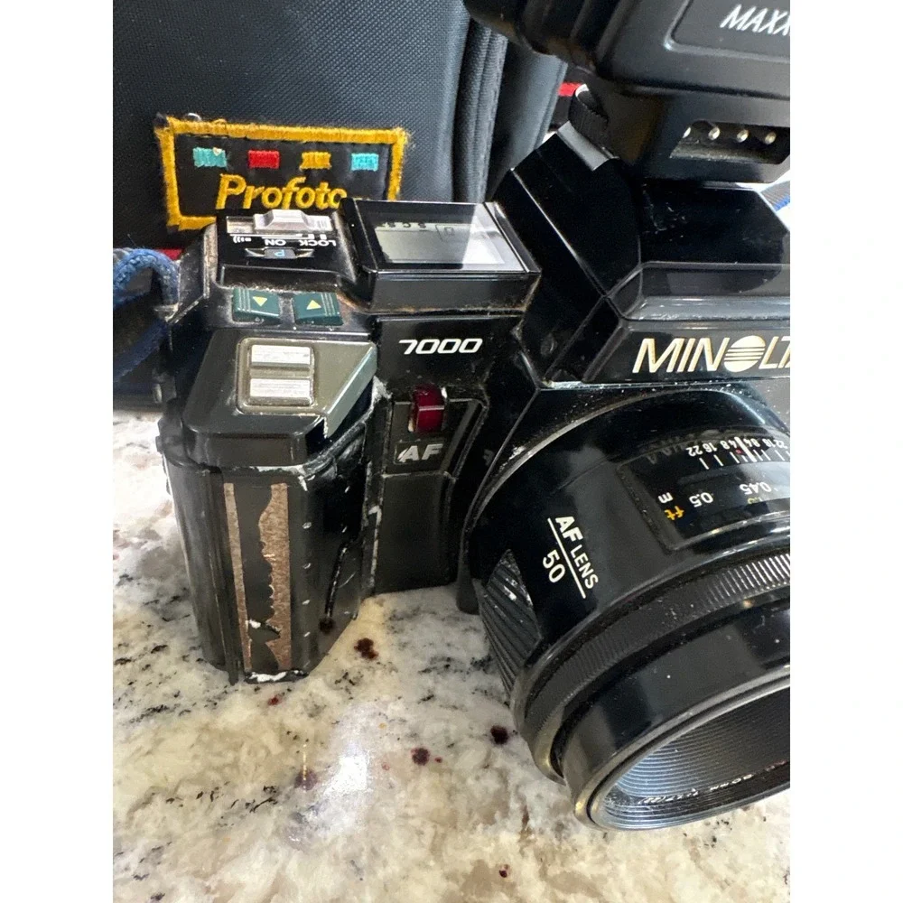 Minolta 7000 MAXXUM SLR Camera Set With Flash,‎ Lenses & Bag